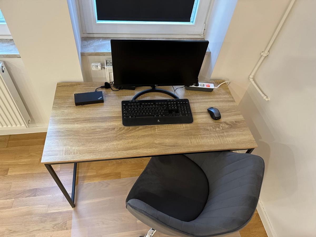 Bliss - Arbeitsplatz, Docking Station, Netflix Wiesbaden